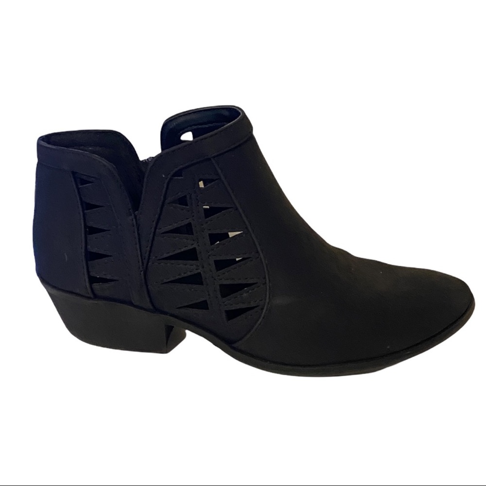 Adorable boho ankle booties in black